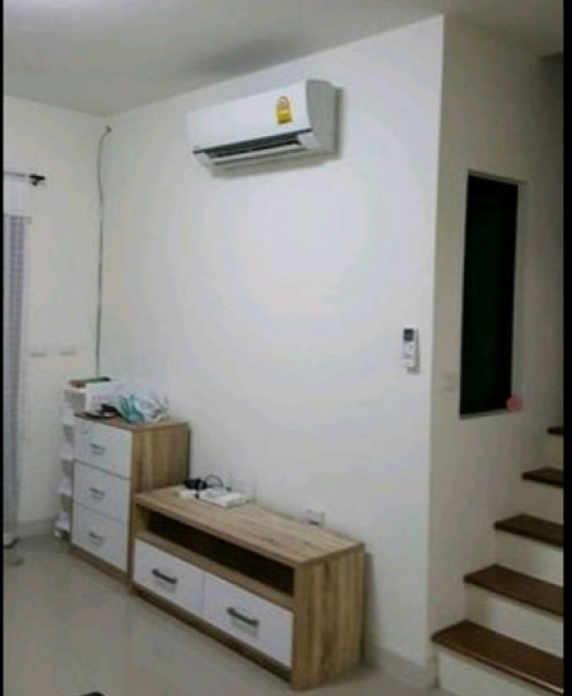 6A111507 ให้เช่าทาวน์เฮาส์ 2 ชั้น 3 ห้องนอน 2 ห้องน้ำ 1 ห้องครัว 1 ที่จอดรถ