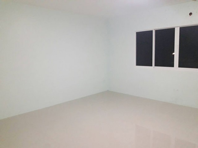 6A111515 ให้เช่าทาวน์โฮมสามชั้น 4 ห้องนอน 3 ห้องน้ำ ราคาเช่าเดือนละ 19,000 บาท