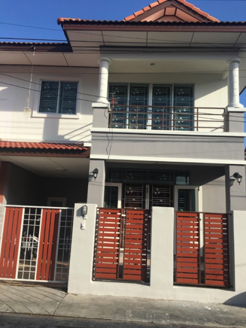 6A90844 ให้เช่าทาวน์เฮาส์ 2 ชั้น 3 ห้องนอน 2 ห้องน้ำ ราคาเช่าเดือนละ 15,000 บาท