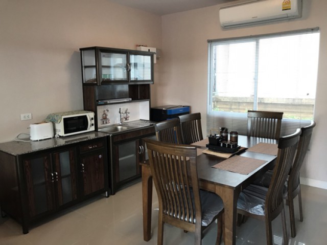 6A111518 ให้เช่าทาวน์เฮาส์ 2 ชั้น 2 ห้องนอน 2 ห้องน้ำ ราคาเช่าเดือนละ 17,000 บาท