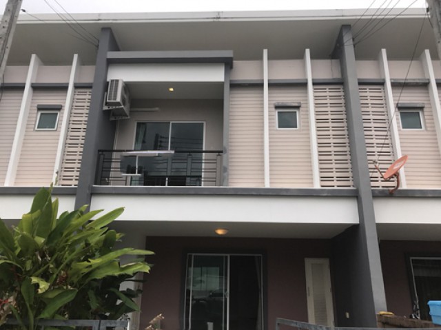 6A111518 ให้เช่าทาวน์เฮาส์ 2 ชั้น 2 ห้องนอน 2 ห้องน้ำ ราคาเช่าเดือนละ 17,000 บาท