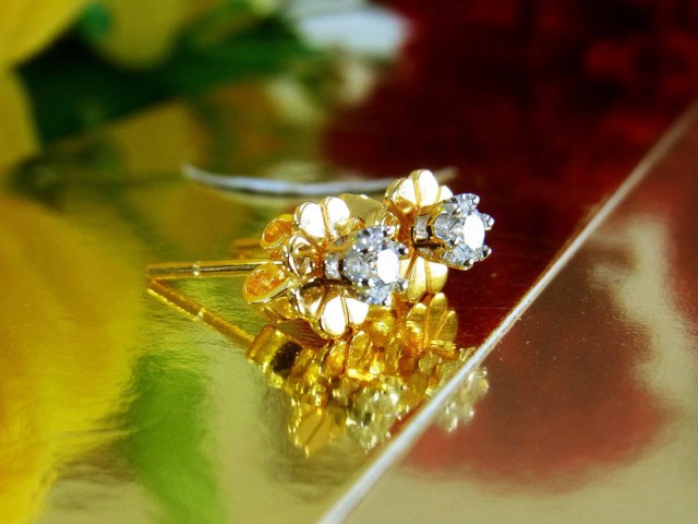 ต่างหูเพชรแท้ ห้างเพชรกาญจน์