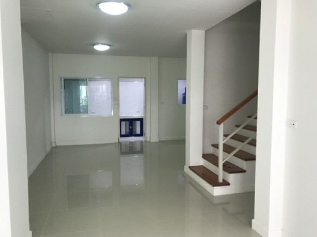 MT-0010 -ทาวน์เฮ้าส์ 2ชั้นให้เช่า มี 3 ห้องนอน 2 ห้องน้ำ 1 ห้องครัว