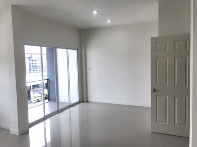 MT-0010 -ทาวน์เฮ้าส์ 2ชั้นให้เช่า มี 3 ห้องนอน 2 ห้องน้ำ 1 ห้องครัว