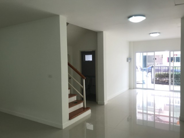 MT-0010 -ทาวน์เฮ้าส์ 2ชั้นให้เช่า มี 3 ห้องนอน 2 ห้องน้ำ 1 ห้องครัว