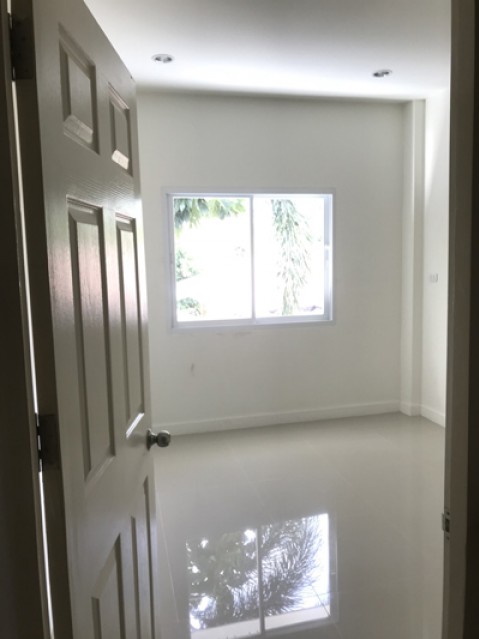 MT-0010 -ทาวน์เฮ้าส์ 2ชั้นให้เช่า มี 3 ห้องนอน 2 ห้องน้ำ 1 ห้องครัว