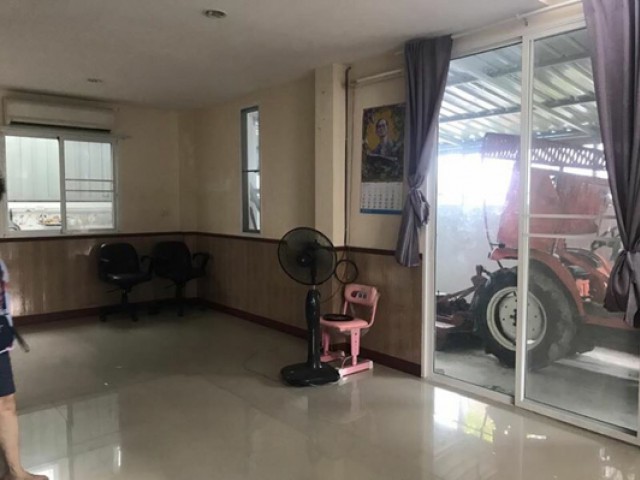 MT-0018 -ทาวน์เฮ้าส์ 2 ชั้น ให้เช่า มี 2 ห้องนอน 3 ห้องน้ำ 1 ห้องครัว