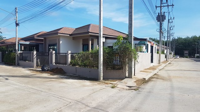 TL-0002 -บ้านเดี่ยวชั้นเดียวให้เช่า มี 2 ห้องนอน 2 ห้องน้ำ 1 ห้องครัว 1 ที่จอดรถ