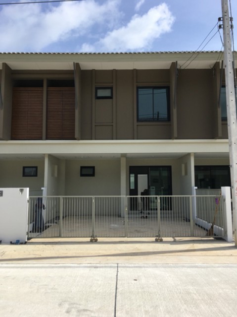 TL-0013 -ทาวน์เฮ้าส์ 2ชั้นให้เช่า มี 4 ห้องนอน 2 ห้องน้ำ 1 ห้องครัว