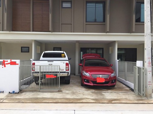 รหัส 6A40349 ให้เช่าทาวน์เฮ้าส์สองชั้น 4 ห้องนอน 3 ห้องน้ำ พื้นที่ 120 ตรม.