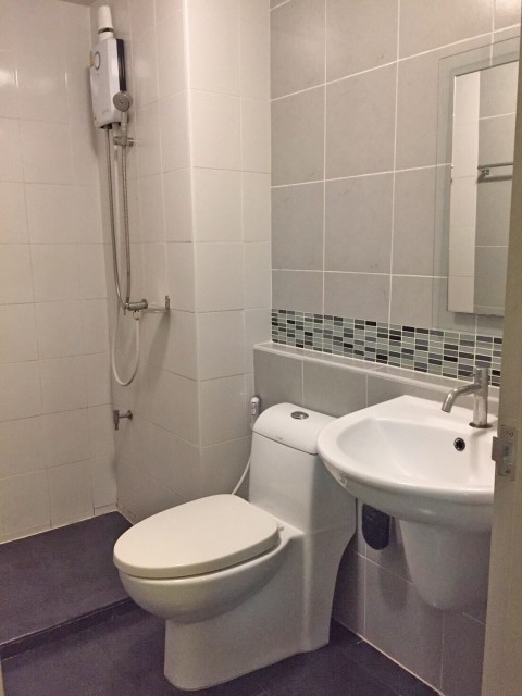 6A111608 ให้เช่าคอนโด ย่านเศรษฐกิจ เฟอร์นิเจอร์ครบ เดือนละ 7,500 บ.