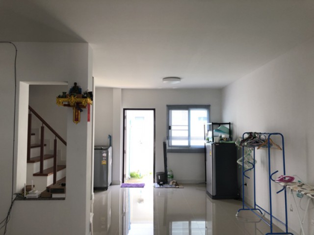 MT-0054 -ทาวน์เฮ้าส์ 2ชั้นให้เช่า มี 3 ห้องนอน 2 ห้องน้ำ 1 ห้องครัว 1 ที่จอดรถ