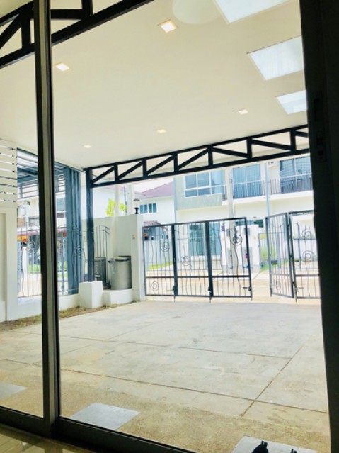 MT-0057 -ทาวน์เฮ้าส์ 2ชั้นให้เช่า มี 3 ห้องนอน 2 ห้องน้ำ 1 ห้องครัว 1 ที่จอดรถ