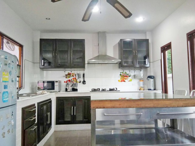 6A111635 ให้เช่าบ้านเดี่ยว 4 ชั้นสุดพรี่เมียม พร้อมสระว่ายน้ำส่วนตัว.