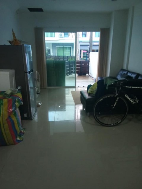 TL-0026 -ทาวน์เฮ้าส์ชั้นเดียวในโครงการให้เช่า มี 3 ห้องนอน 3 ห้องน้ำ 1 ห้องครัว