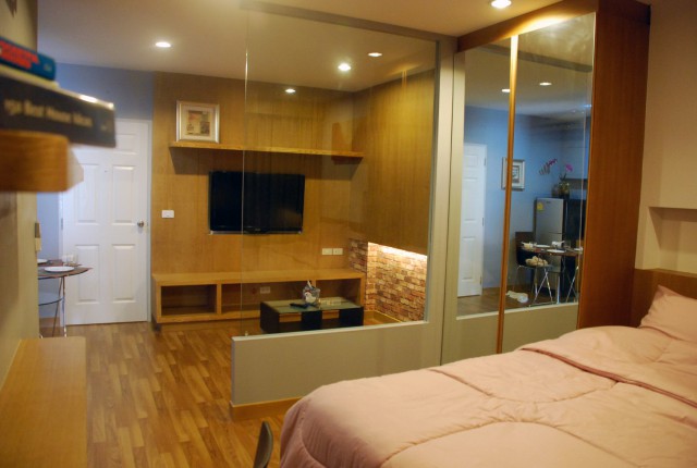 6A90927 ให้เช่าคอนโดย่านเศรษฐกิจ วิวสนามกอล์ฟ เฟอร์นิเจอร์ครบ เดือนละ 10,000 บ.