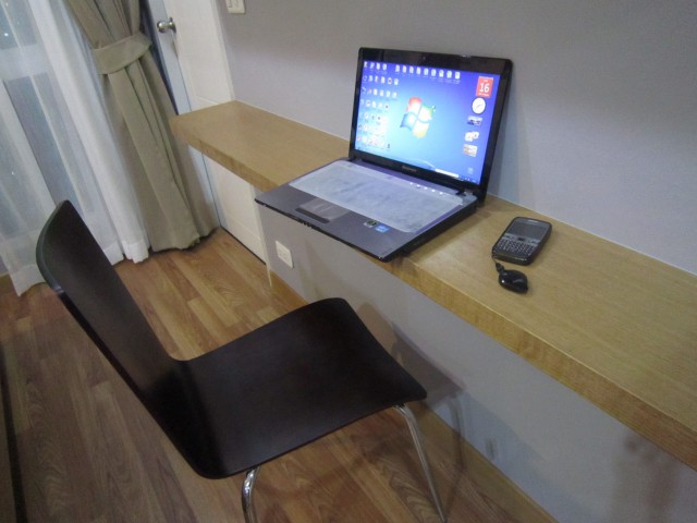 6A90927 ให้เช่าคอนโดย่านเศรษฐกิจ วิวสนามกอล์ฟ เฟอร์นิเจอร์ครบ เดือนละ 10,000 บ.