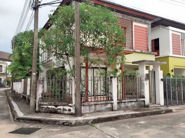 6C110335 ขายบ้านแฝดสไตล์บ้านเดี่ยว 2 ชั้น 3 ห้องนอน 3 ห้องน้ำ 3.9 ล้านบาท.