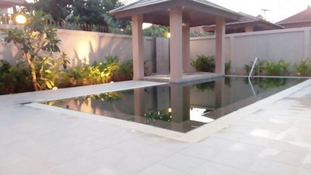 6A80443 ให้เช่าบ้านหรูพร้อมสระว่ายน้ำส่วนตัว เฟอร์นิเจอร์ครบน่าอยู่.