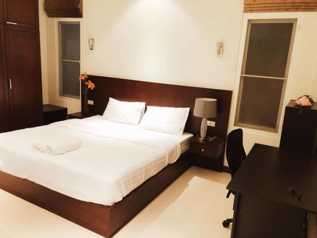 6A80443 ให้เช่าบ้านหรูพร้อมสระว่ายน้ำส่วนตัว เฟอร์นิเจอร์ครบน่าอยู่.