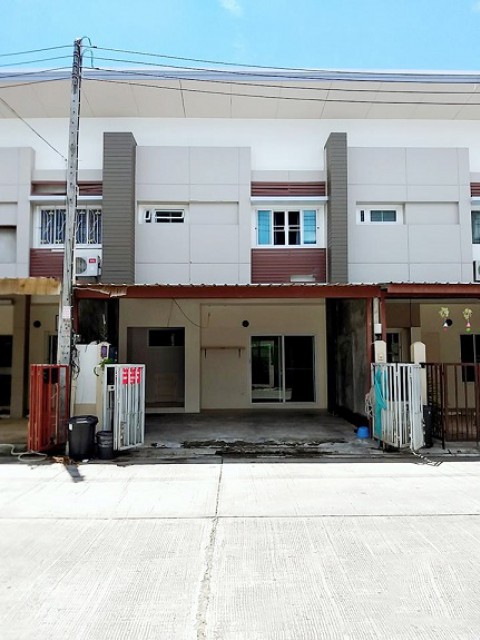 6A120509 ให้เช่าทาวน์เฮ้าส์สองชั้น  3  ห้องนอน 3 ห้องน้ำ พื้นที่ 22.5 ตรว.