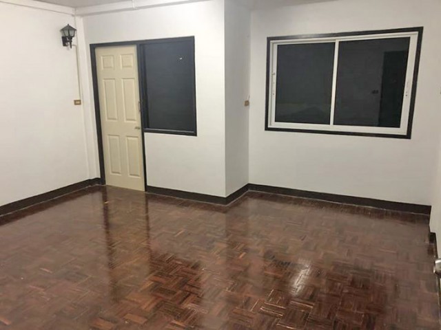 6A90930 ให้เช่าทาวน์เฮ้าส์ 2 ชั้น 2 ห้องนอน 2 ห้องน้ำ เดือนละ 10,000 บ.