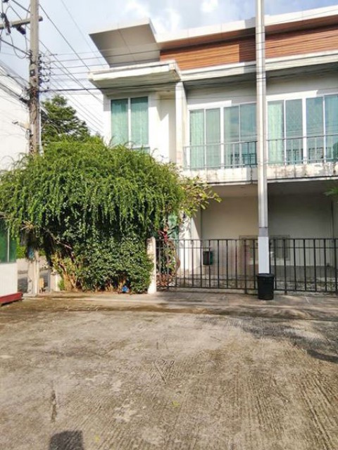 6A80445 ให้เช่าทาวน์เฮ้าส์ 2 ชั้นในโครงการ เฟอร์นิเจอร์ครบครัน เดือนละ 18,000 บ.