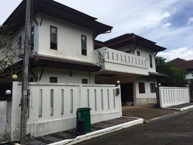 6A90941 ให้เช่าบ้านเดี่ยว 2 ชั้น 3 ห้องนอน 3 ห้องน้ำ เนื้อที่ 300 ตรม.