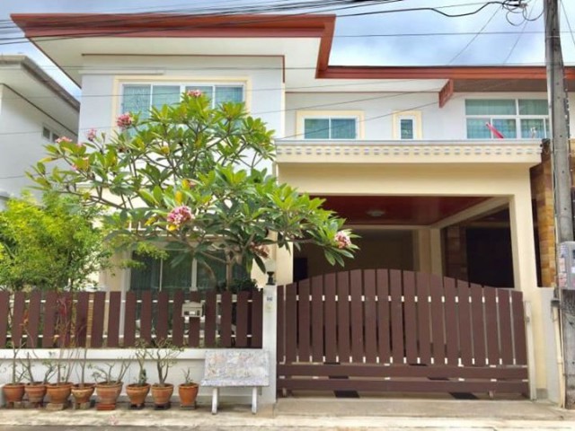 6A90942 ให้เช่าบ้านเดี่ยว 2 ชั้นในโครงการ 4 ห้องนอน 3 ห้องน้ำ เดือนละ 30,000 บ.