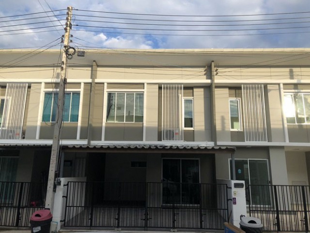 6A101243 ให้เช่าทาวน์เฮ้าส์ 2 ชั้น 3 ห้องนอน 2 ห้องน้ำ พื้นที่ 22 ตรว.
