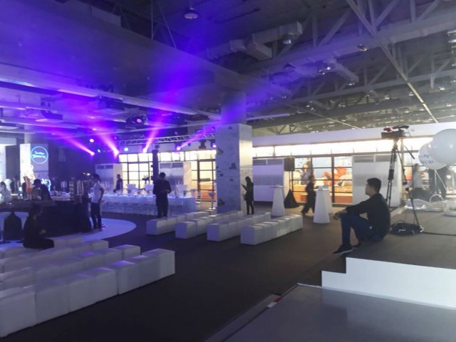 ให้เช่าแอร์เช่าพัดลมไอน้ำเช่าพัดลมไอเย็นเช่าโซฟาเช่าพรมเช่าเต็นท์ติดแอร์เช่าโต๊ะ