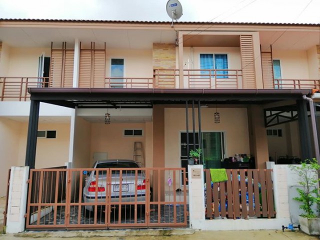 6A120527 ให้เช่าทาวน์เฮ้าส์ 2 ชั้น  พื้นที่ 30 ตารางวา มี 4 ห้องนอน 2 ห้องน้ำ