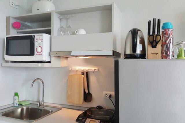 6A40359 ให้เช่าคอนโดย่านเศรษฐกิจ วิวสระ เฟอร์นิเจอร์ครบ.