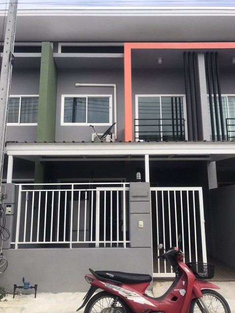 6A20075 ให้เช่าทาวน์เฮ้าส์ 2 ชั้น 2 ห้องนอน 2 ห้องน้ำ พื้นที่ 35 ตรว.
