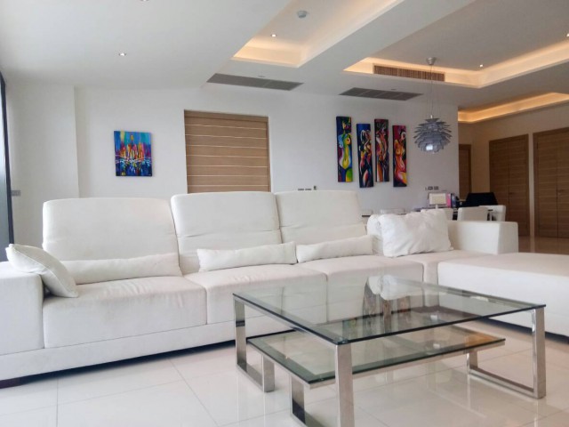 6A70097 ให้เช่าคอนโดสุดหรูตอบโจทย์ชีวิตพรีเมี่ยม วิวทะเลพร้อมสระส่วนตัว.