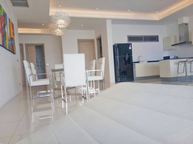 6A70099 ให้เช่าคอนโดสุดพรีเมี่ยม วิวทะเลพร้อมสระส่วนตัว 3 ห้องนอน 2 ห้องน้ำ.