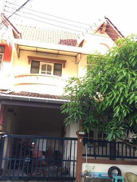 6A111689 ให้เช่าทาวน์เฮ้าส์ 2 ชั้น พื้นที่ 20 ตารางวา มี 3 ห้องนอน 2 ห้องน้ำ