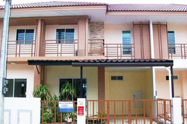 6A120528 ให้เช่าทาวน์เฮ้าส์สองชั้น 4  ห้องนอน 2 ห้องน้ำ พื้นที่ 23 ตรว.