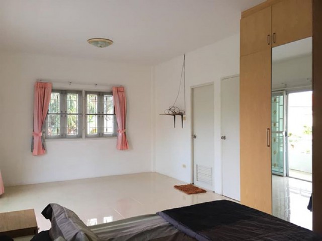 MT-0095 -บ้านแฝด 2 ชั้นให้เช่า มี 3 ห้องนอน 2 ห้องน้ำ 1 ห้องครัว