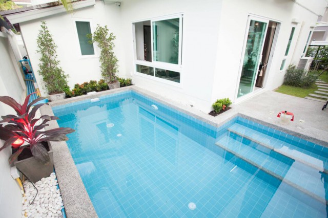 6A90951 ให้เช่าPool Villa 2 ชั้นสไตล์โมเดิร์น 3 ห้องนอน พร้อมเฟอร์นิเจอร์.