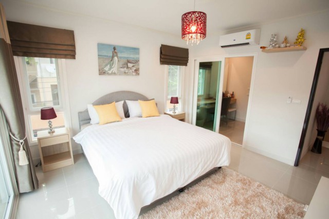 6A90951 ให้เช่าPool Villa 2 ชั้นสไตล์โมเดิร์น 3 ห้องนอน พร้อมเฟอร์นิเจอร์.