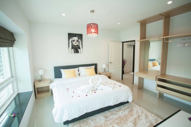 6A90951 ให้เช่าPool Villa 2 ชั้นสไตล์โมเดิร์น 3 ห้องนอน พร้อมเฟอร์นิเจอร์.