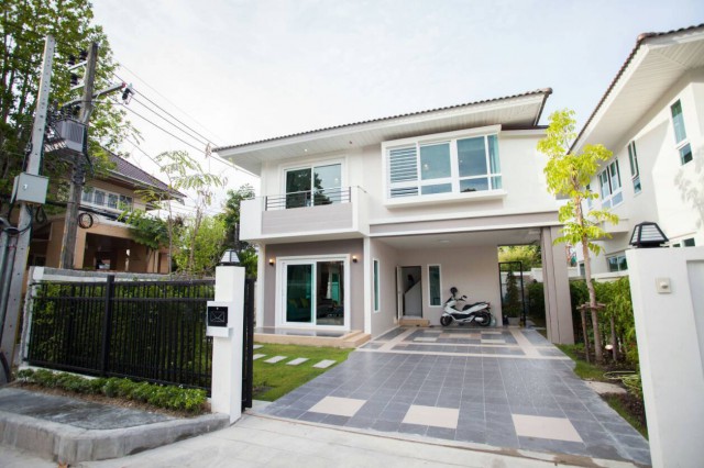 6A90951 ให้เช่าPool Villa 2 ชั้นสไตล์โมเดิร์น 3 ห้องนอน พร้อมเฟอร์นิเจอร์.