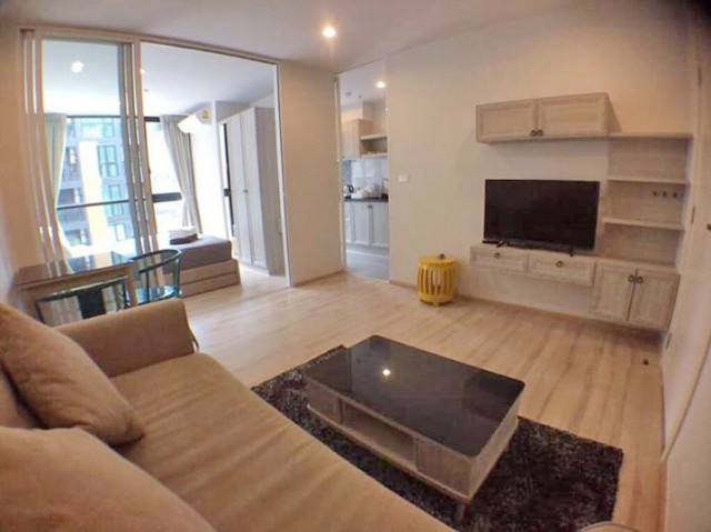 6A101275 ให้เช่าคอนโดย่านเศรษฐกิจ วิวสระ พื้นที่ 40 ตรม. เฟอร์นิเจอร์ครบครัน