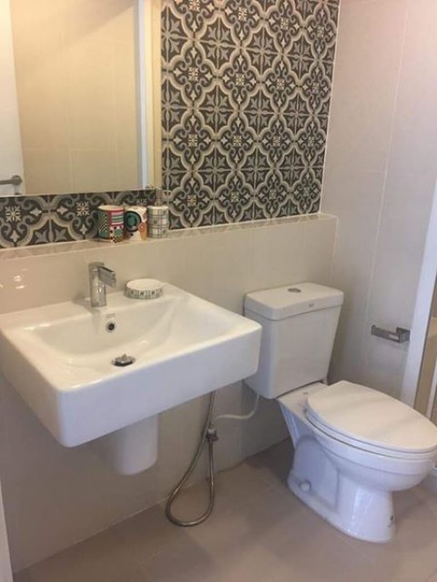 6A101275 ให้เช่าคอนโดย่านเศรษฐกิจ วิวสระ พื้นที่ 40 ตรม. เฟอร์นิเจอร์ครบครัน