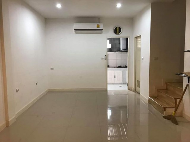 6A120535 ให้เช่าทาวน์เฮ้าส์ 2 ชั้นในโครงการ 3 ห้องนอน 3 ห้องน้ำ.