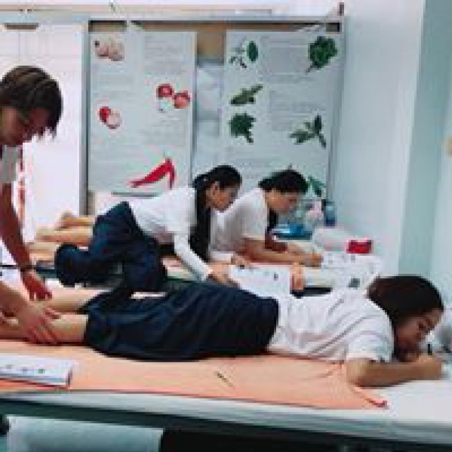 สอนนวดไทย 150 ชั่วโมง เรียนจบแล้วมีงานรองรับทันที