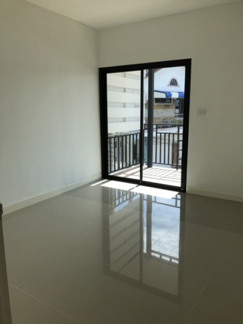 TL-0044 -ทาวน์เฮ้าส์ 2ชั้นให้เช่า มี 3 ห้องนอน 3 ห้องน้ำ 1 ห้องครัว 1 ที่จอดรถ