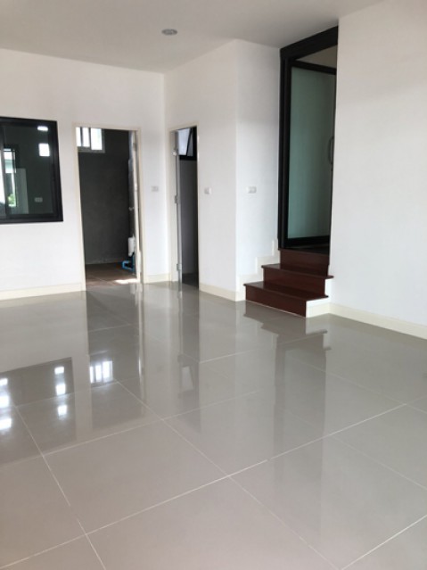 TL-0044 -ทาวน์เฮ้าส์ 2ชั้นให้เช่า มี 3 ห้องนอน 3 ห้องน้ำ 1 ห้องครัว 1 ที่จอดรถ