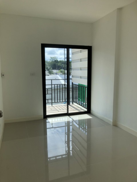 TL-0044 -ทาวน์เฮ้าส์ 2ชั้นให้เช่า มี 3 ห้องนอน 3 ห้องน้ำ 1 ห้องครัว 1 ที่จอดรถ